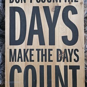 Wooden Sign "Don't Count The Days, Make The Days Count" - Wood 10x7